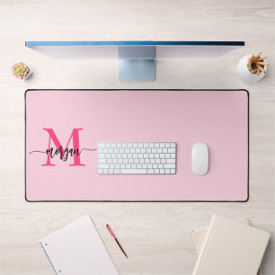 Hot Pink Modern Script Girl Monogram Name Schreibtischunterlage