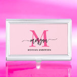 Hot Pink Modern Script Girl Monogram Name Visitenkarten Dose<br><div class="desc">Machen Sie eine berufliche Aussage mit unserem Hot Pink Modern Script Girly Monogram Name Business Card Case! Dieses elegante und stilvolle Gehäuse besticht durch ein fett rosa Design, das mit Ihrem Namen in einem eleganten, modernen Drehbuch für eine schicke, individuelle Touch personalisiert ist. Ideal zum Tragen und Schützen Ihrer Visitenkarten,...</div>