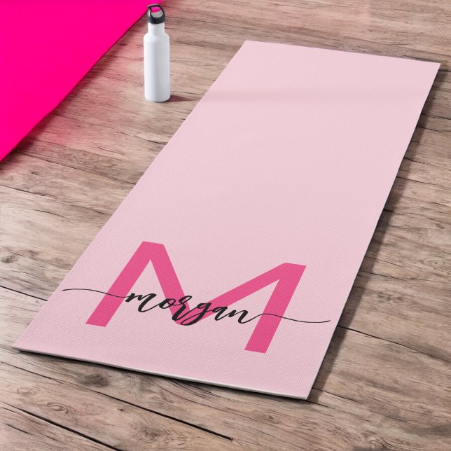 Hot Pink Modern Script Girl Monogram Name Yogamatte (Von Creator hochgeladen)