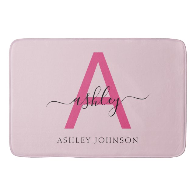 Hot Pink Monogram Girl's Dorm Room Badematte (Vorderseite)
