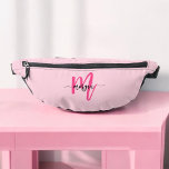 Hot Pink Monogram Name Girl's Script Bauchtasche<br><div class="desc">Fügen Sie Ihrem Outfit mit unserem Hot Pink Monogram Name Girl's Script Fanny Pack einen Pop Farbe hinzu! Mit einem lebhaften, heißen rosa Design ist dieses fanny Pack mit Ihrem Namen in einem eleganten Script-Schriftart personalisiert, um eine individuelle Touch zu gewährleisten. Er ist perfekt geeignet für das Tragen von Wesentlichkeiten...</div>