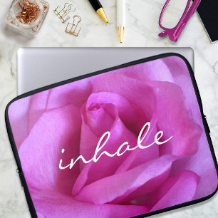 Hot-Pink-Rose-Foto zur Inhalation von Zitaten Mode Laptopschutzhülle