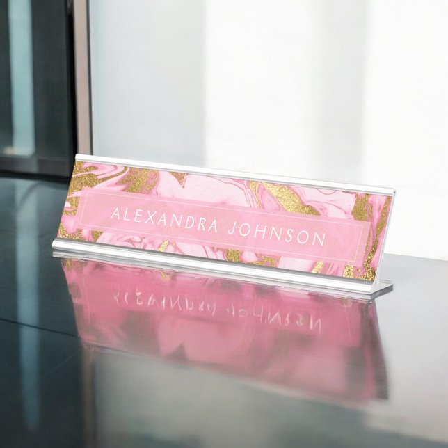 Hot Pink, White and Gold Foil Moderner Marmor Schreibtischnamensplakette (Von Creator hochgeladen)