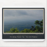 Hot Springs Nationalpark Rainforest Centennial Ed Mousepad<br><div class="desc">Sie sehen die Lee Hiller Designs Sammlung von Zuhause und Office-Dekor, Bekleidung, Geschenke und Sammlerstücke. Zu den Designs zählen Lee Hiller Fotografy und Mixed Media Digital Art Collection. Sie können ihre Naturfotografie unter http://HikeOurPlanet.com/ ansehen und ihrem Wanderblog im Hot Springs Nationalpark folgen. Hot Springs wurde durch Kongressakt als bundesstaatliches Reservat...</div>