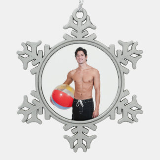 Hot Typ Sexy Shirtless Shorts Beach Ball Muskel Schneeflocken Zinn-Ornament