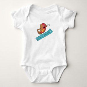 Hotdog als Ski-Jumper mit Ski.PNG Baby Strampler