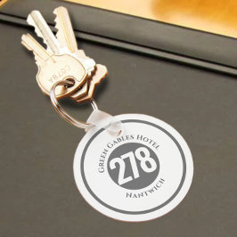 Hotel Name Plus Zimmernummer auf einem Schlüsselan Schlüsselanhänger