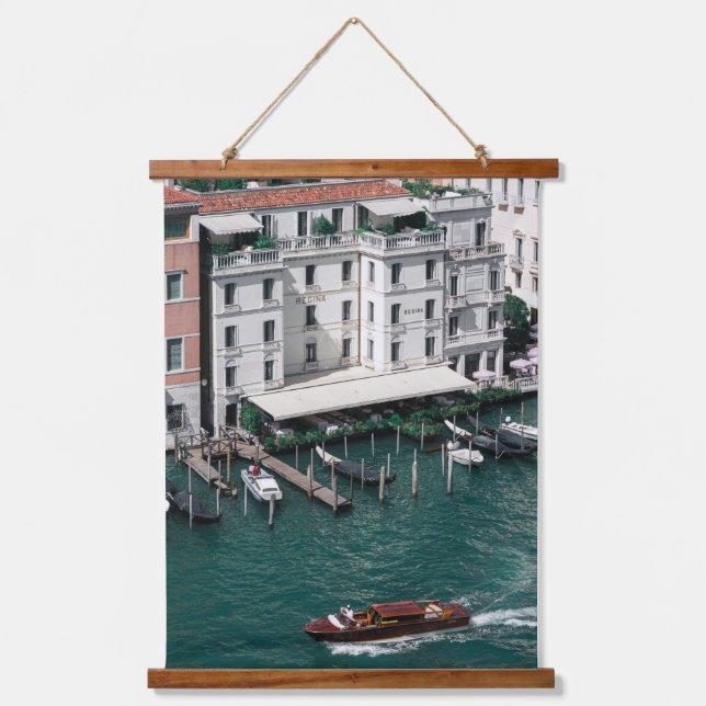 Hotel St. Regis - Venice (2024) Wandteppich Mit Holzrahmen (Vorderseite)