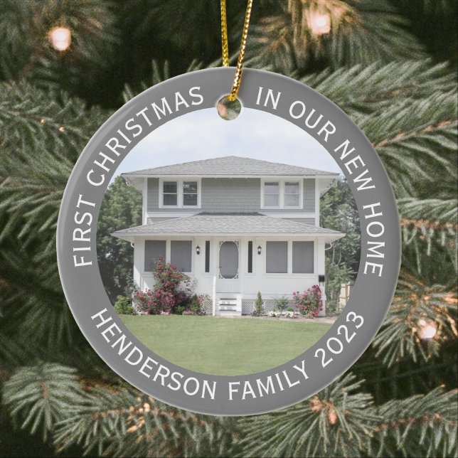 House Fotos First Xmas Neuer Zuhause Name & Year G Keramik Ornament (Von Creator hochgeladen)