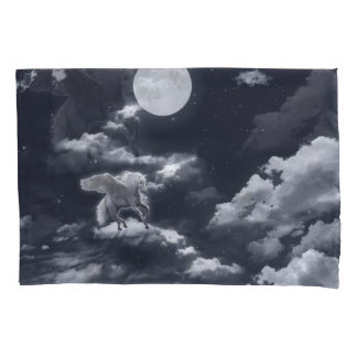 Housse D'oreillers Cheval ailé blanc : ciel illuminé par la lune.