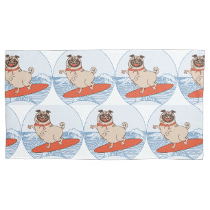 Housse D'oreillers Chien pug heureux de surfer sur une planche à surf