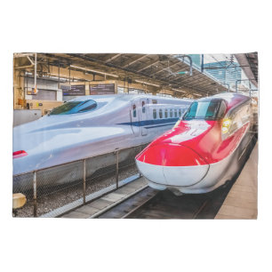 Housse D'oreillers Deux Shinkansen à la gare de Tokyo