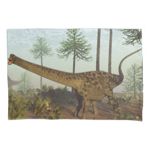 Housse D'oreillers Dinosaures de Diplodocus parmi les arbres