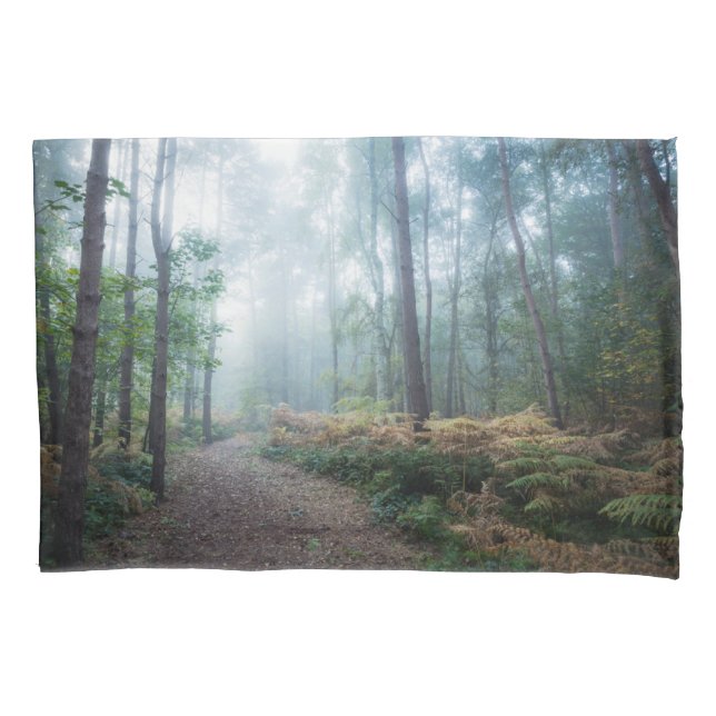 Housse D'oreillers Forêt | Dark Foggy Woods Norfolk UK (devant)