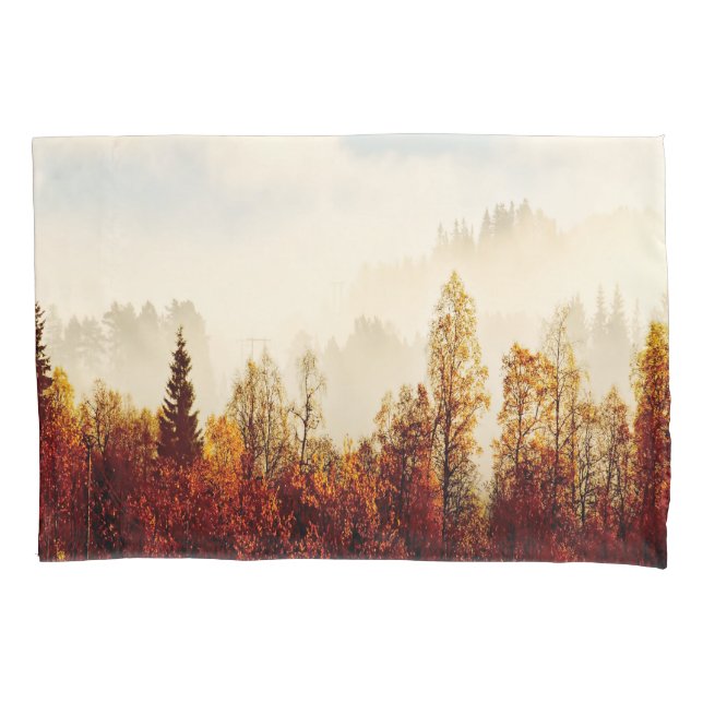 Housse D'oreillers Forêt d'automne orange avec brouillard matinal (devant)