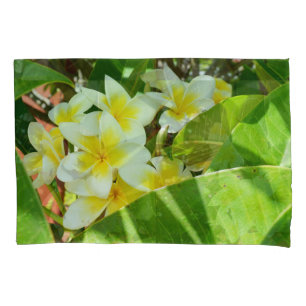 Housse D'oreillers Frangipanis Jaune Cultivant Sur Un Arbre,