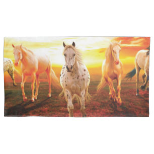 Housse D'oreillers Horses at sunset throw pillow