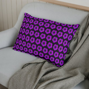 Housse D'oreillers Modèle floral de géranium violet sur noir