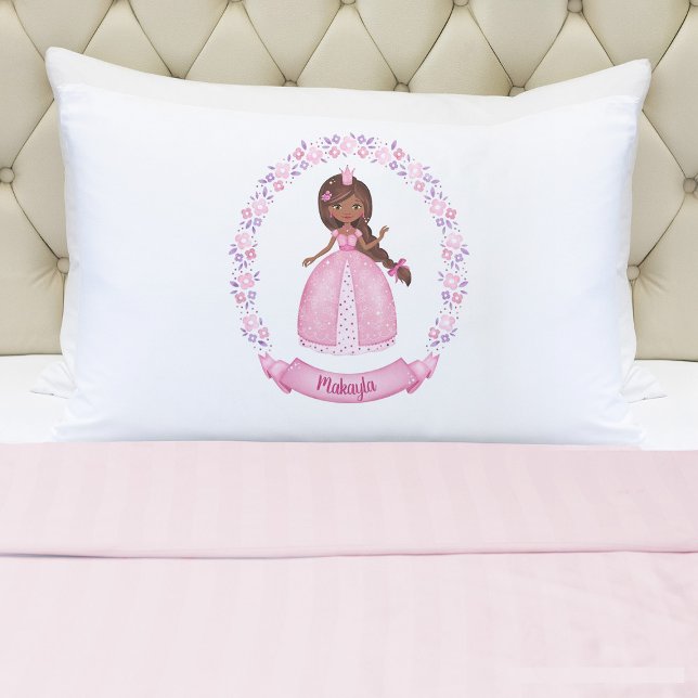 Housse D'oreillers Pillowcase de princesse rose personnalisée (A cute girls pink princess pillowcase. Personalize it with your girls name. So cute for her bed.)