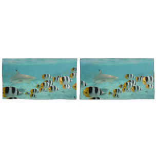 Housse D'oreillers Requin chassant des poissons dans la lagune