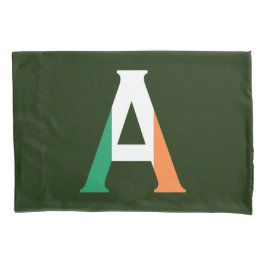 Housse D'oreillers Un monogramme superposé sur le drapeau irlandais p