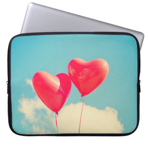 Housse Pour Ordinateur Portable Ballons du Coeur Rouge contre ciel nuageux