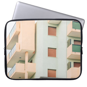 HOUSSE POUR ORDINATEUR PORTABLE BÂTIMENT EN BÉTON BLANC ET ROSE