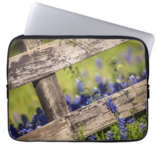 Housse Pour Ordinateur Portable Bluebonnets de Texas autour d'une barrière de pays