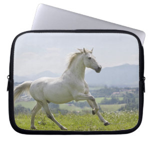 Housse Pour Ordinateur Portable cheval blanc fonctionnant sur le pré