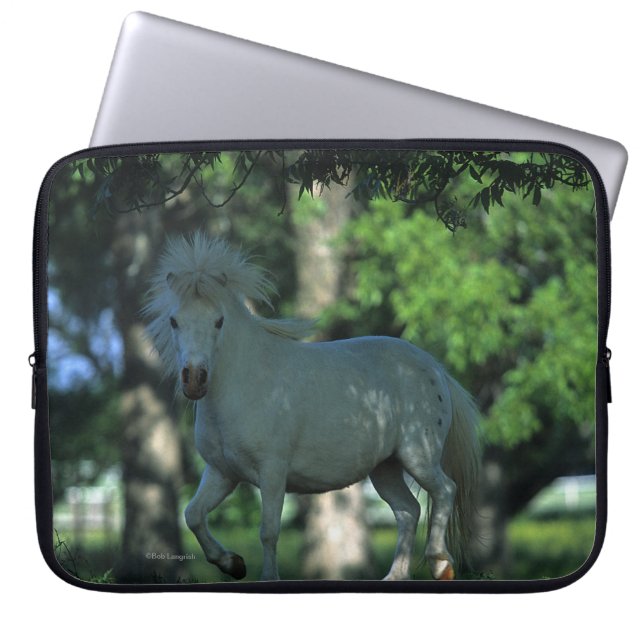 Housse Pour Ordinateur Portable Cheval miniature se tenant dans les arbres (Devant)