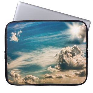 Housse Pour Ordinateur Portable Ciel de peintre. Beau ciel dramatique avec nuages