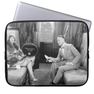 Housse Pour Ordinateur Portable Couple assis ensemble dans un compartiment d'un tr