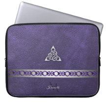 Cuir pourpre avec le monogramme celtique argenté