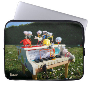 Housse Pour Ordinateur Portable Des fubby sur le piano qui font de la musique et d
