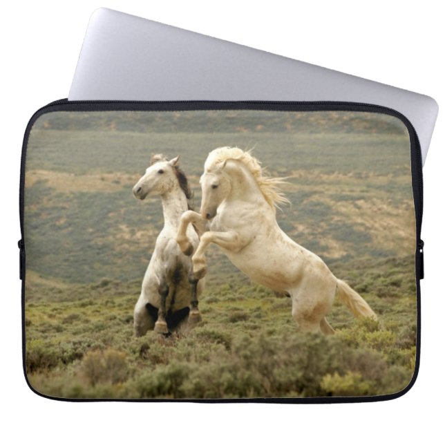 Housse Pour Ordinateur Portable Deux Stallions sauvages combattent (Devant)