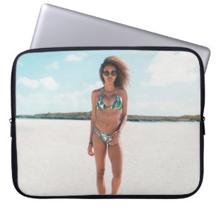 Housse Pour Ordinateur Portable Femme en bikini debout sur le sable