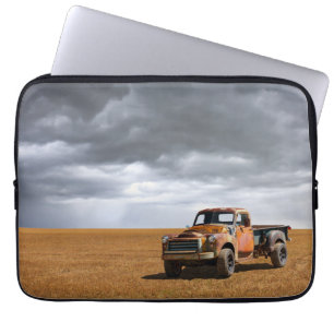 Housse Pour Ordinateur Portable Fermes Vieux camion en campagne