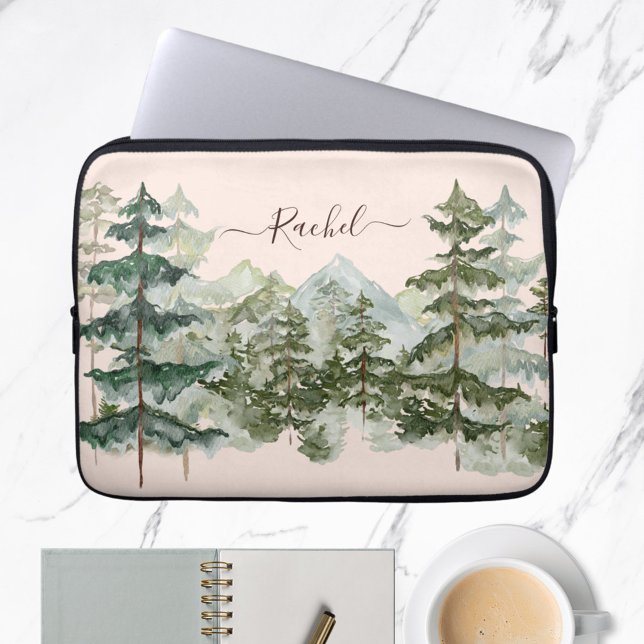 Housse Pour Ordinateur Portable Forêt de pins aquarelle de monogramme Montagne Rus (In situ on marble desk)