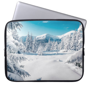 Housse Pour Ordinateur Portable Image pittoresque de l'épinette. Jour gelé, victoi
