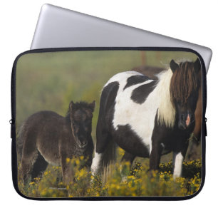 Housse Pour Ordinateur Portable Jument et poulain miniatures en fleurs