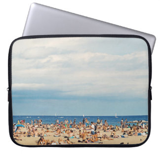Housse Pour Ordinateur Portable Les gens sur la plage de sable brun