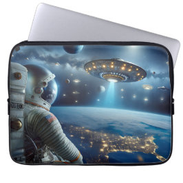Housse Pour Ordinateur Portable Les vaisseaux spatiaux et un astronaute dans l'esp