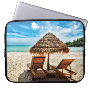 Housse Pour Ordinateur Portable Lounge on beach throw pillow