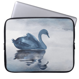 Housse Pour Ordinateur Portable Misty Reflections Moody Dusty Blue Swan sur le l