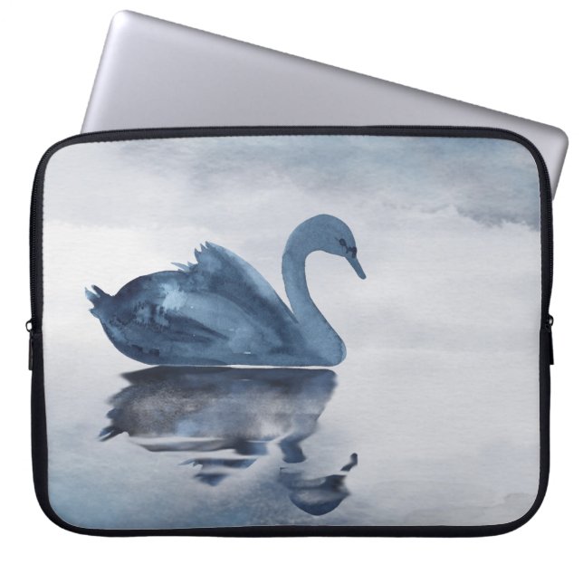 Housse Pour Ordinateur Portable Misty Reflections | Moody Dusty Blue Swan sur le l (Devant)