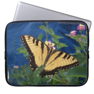 Housse Pour Ordinateur Portable Papillon à queue blanche jaune et noire sur un