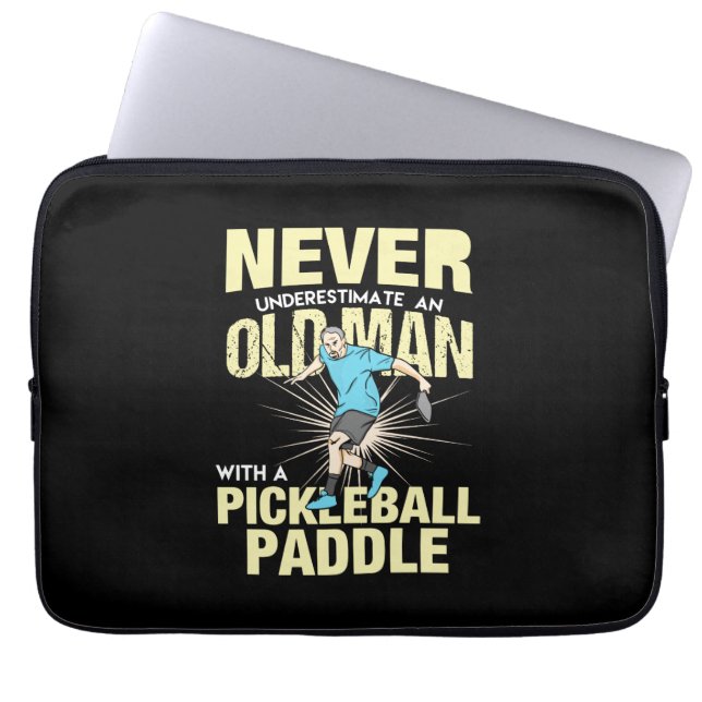 Housse Pour Ordinateur Portable Pickleball - Vieil Homme Avec Une Raquette de Pick (Devant)
