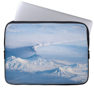 Housse Pour Ordinateur Portable Plume Émanant Du Volcan Kliuchevskoi.