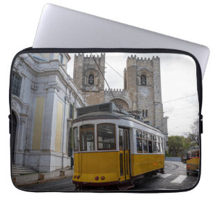 Housse Pour Ordinateur Portable Tramway jaune sur la cathédrale de Lisbonne au Por