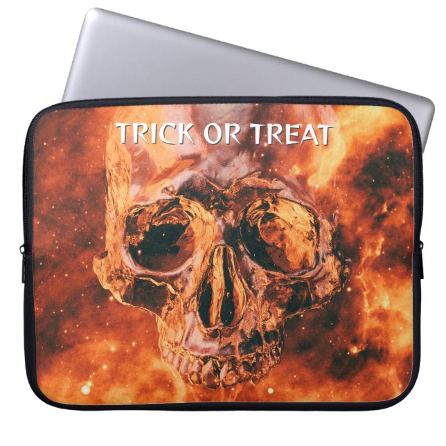Housse Pour Ordinateur Portable Trick ou Treat. Crâne flamboyant dans l'espace (Devant)